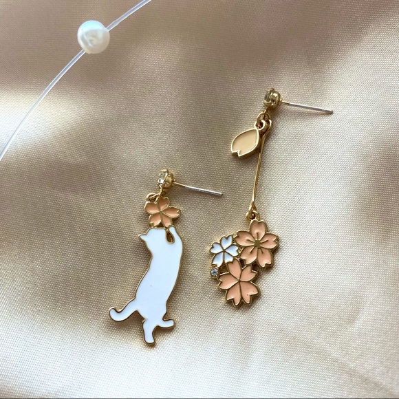💙Kitty Cat Sakura Flower Drop Earrings - Picture 2 of 10